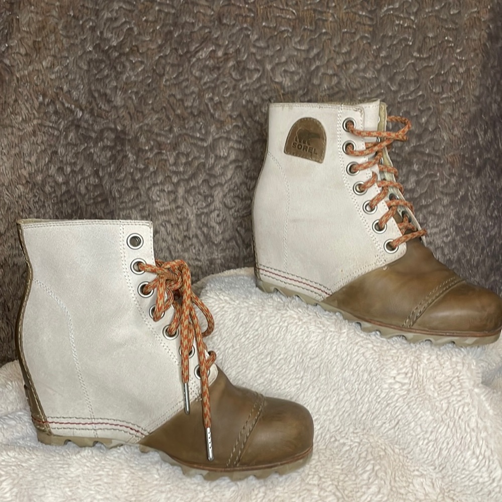 Sorel Ankle Booties 7.5 Tan Leather and Cream Canvas Gently Used Very Unique OG